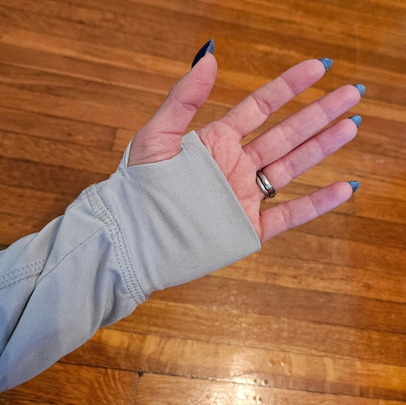 Long sleeve old navy athletic top - Picture 8 of 8